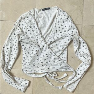 Women’s Floral Wrap cotton Brandy Melville Top - White with black dot design